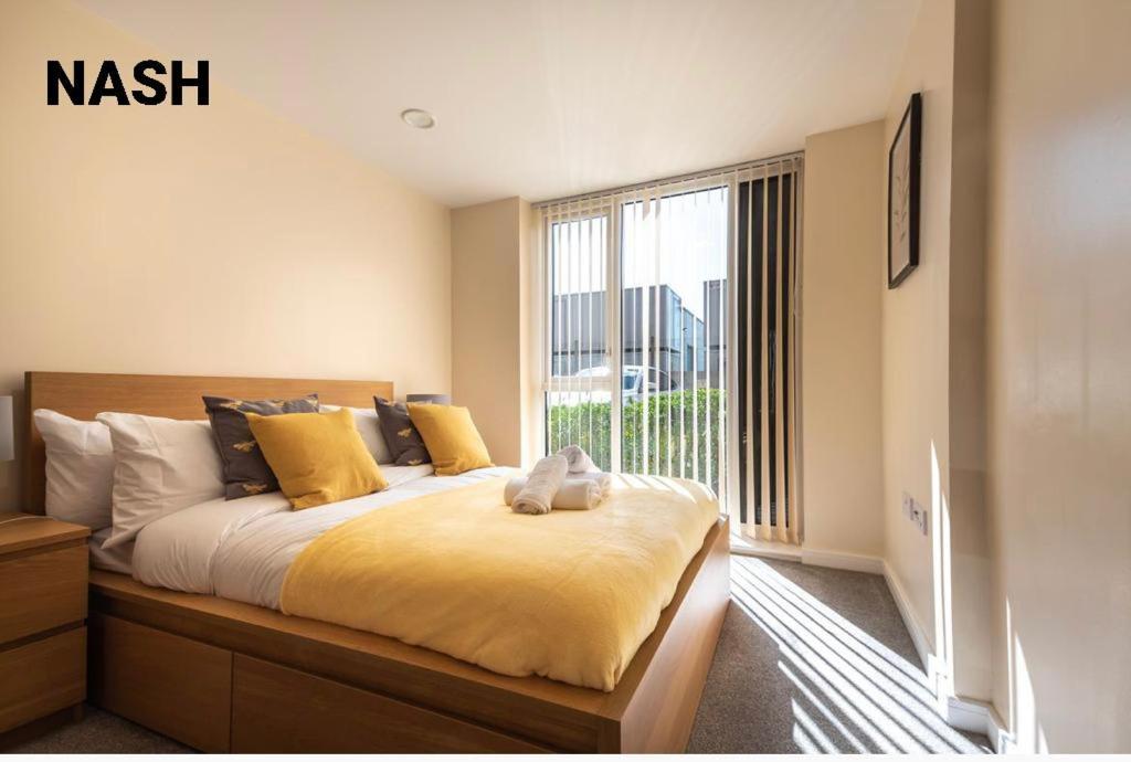 Stylish 2 Bedroom Apartment-Short Term Lets & Serviced Accomodation เรดดิ้ง ภายนอก รูปภาพ